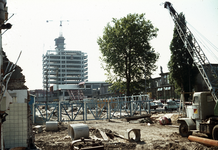 801747 Gezicht op het Stationsplein te Utrecht, vanaf de hoek met de Leidseweg, tijdens de sloop van de bebouwing ...
